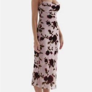 NWT Azura Floral Devore Strapless Midi Dress
HOUSE OF CB XL
